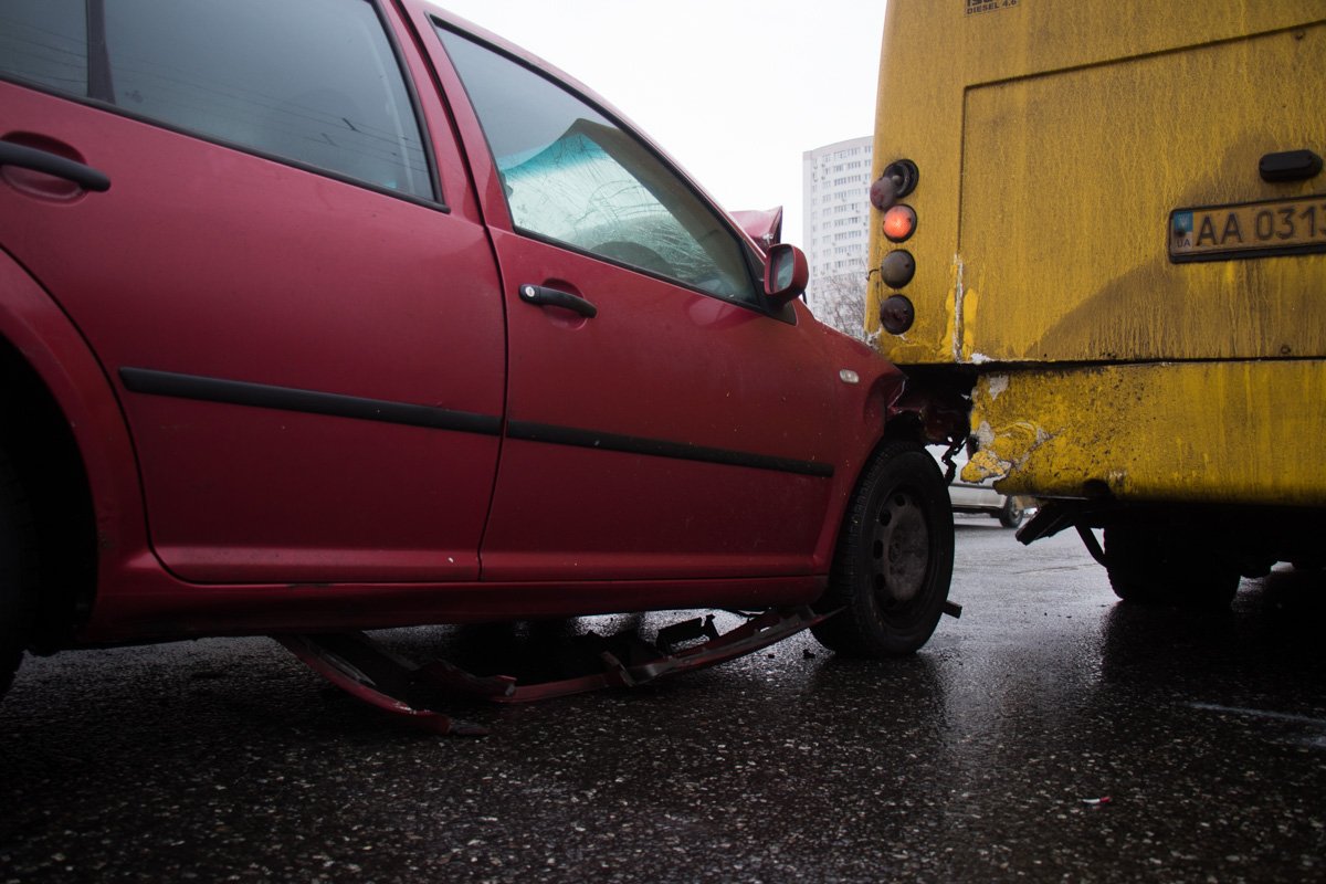 Volkswagen перестраивался и не заметил автобус