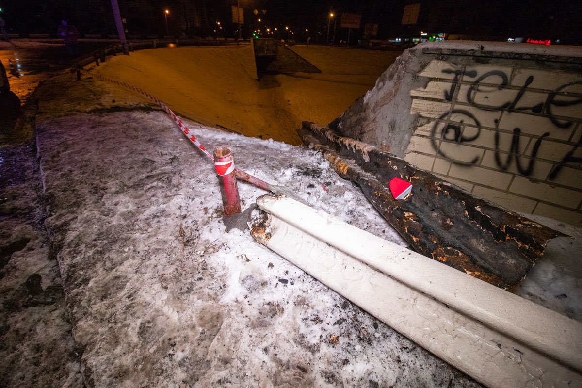 На проспекте Маяковского произошла серьезная авария с участием микроавтобуса Mercedes Vito