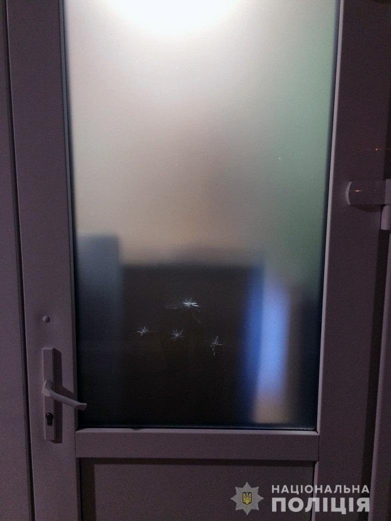 В Святошинском районе Киева мужчина ночью стрелял в здание школы