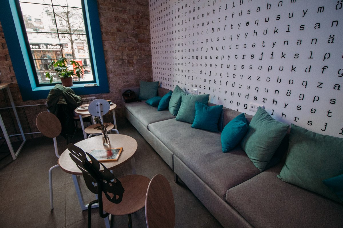 В заведении 35 посадочных мест В заведении 35 посадочных мест