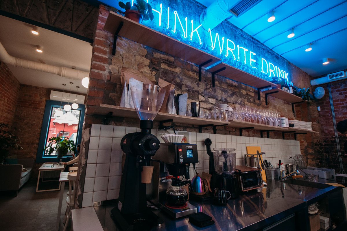 Неоновая надпись Think Write Drink - "изюминка" интерьера Неоновая надпись Think Write Drink - "изюминка" интерьера