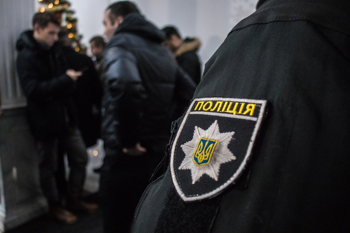 Конфликт прекратили сотрудники полиции Конфликт прекратили сотрудники полиции