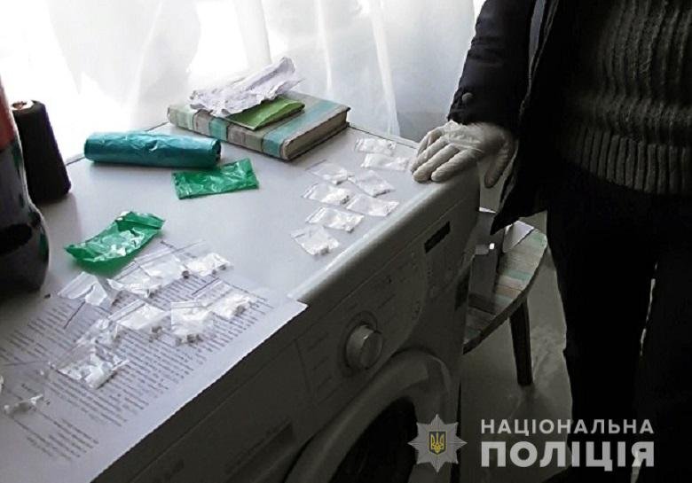 Наркотики и оружие направили на экспертизу Наркотики и оружие направили на экспертизу