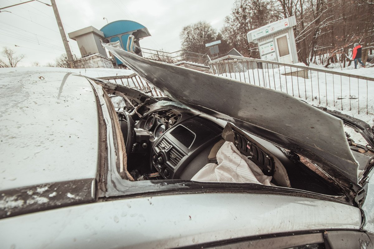 Внутри автомобиля остались некоторые вещи владельца Внутри автомобиля остались некоторые вещи владельца