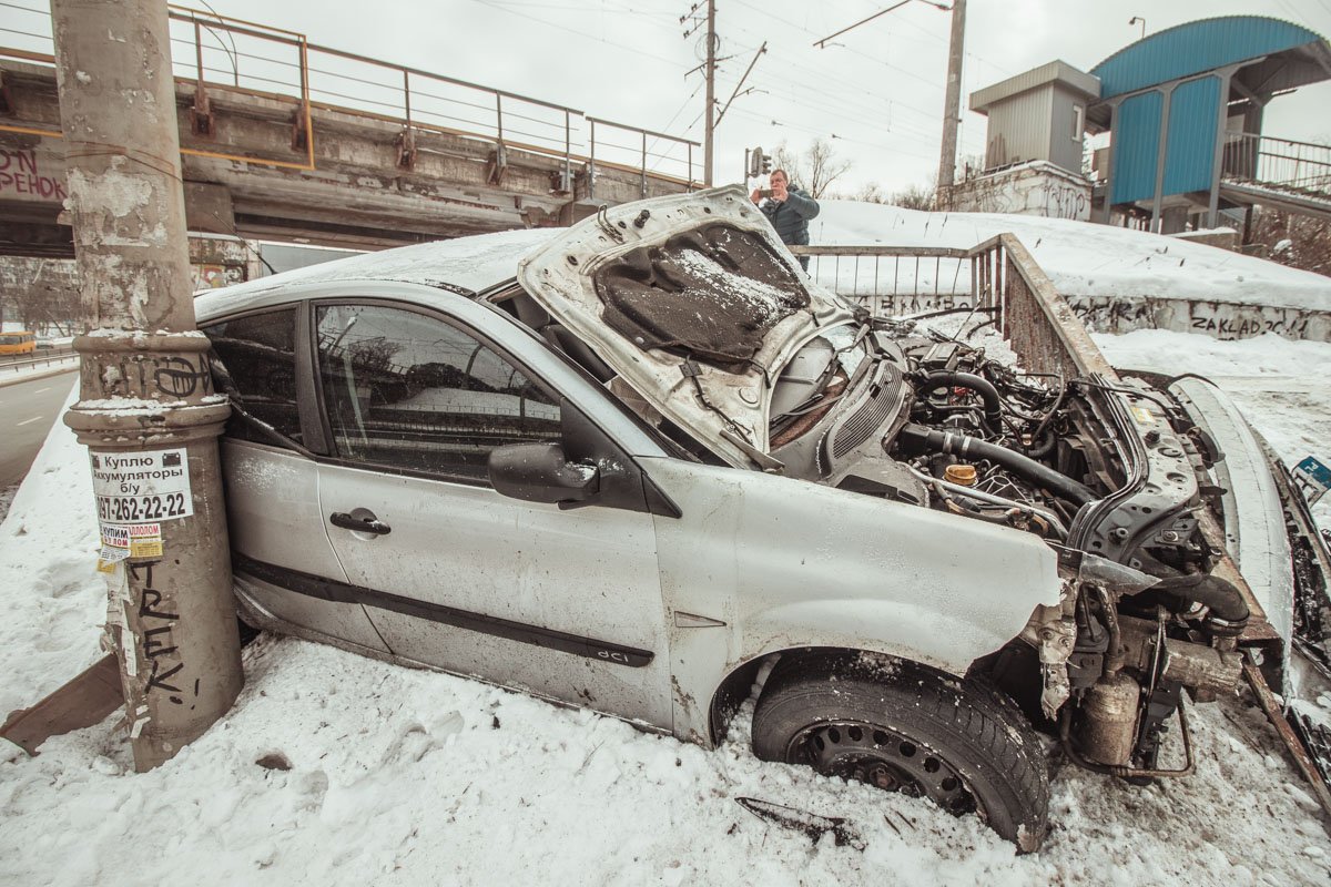 Предварительно, Renault ехал со значительным превышением скорости Предварительно, Renault ехал со значительным превышением скорости