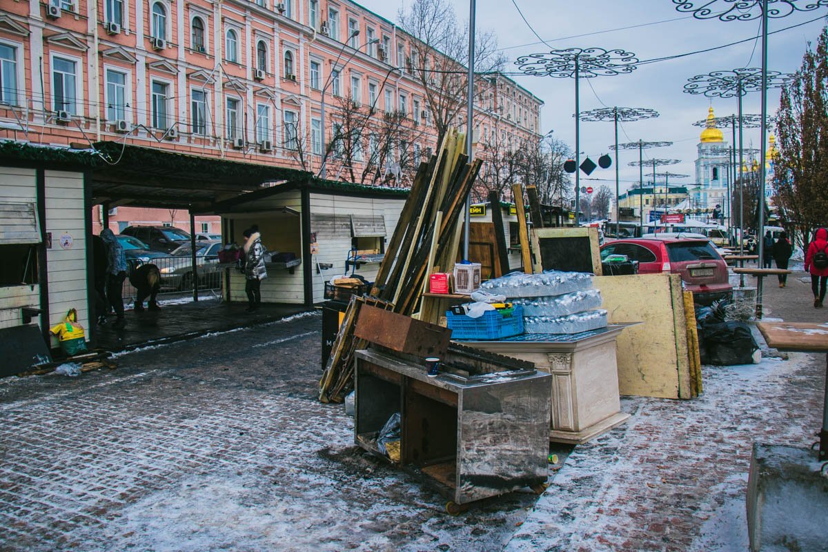 После классной тусы приходиться очень много убирать