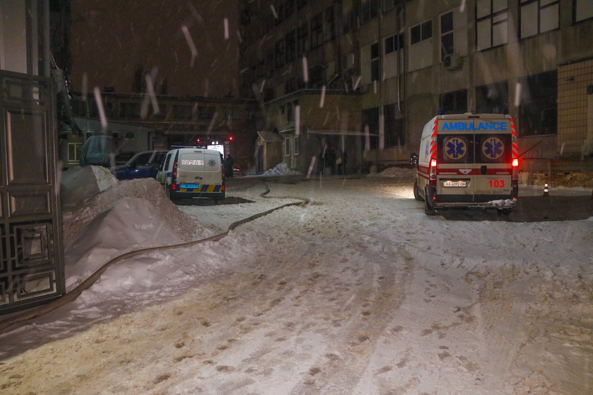 К счастью, люди отделались испугом, но тем, кто находился в эпицентре событий, медики оказали первую помощь