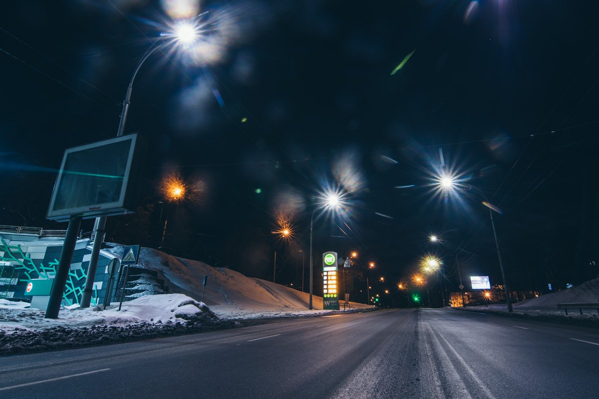 После реконструкции в 2003 году улица приобрела облик скоростной автомагистрали После реконструкции в 2003 году улица приобрела облик скоростной автомагистрали