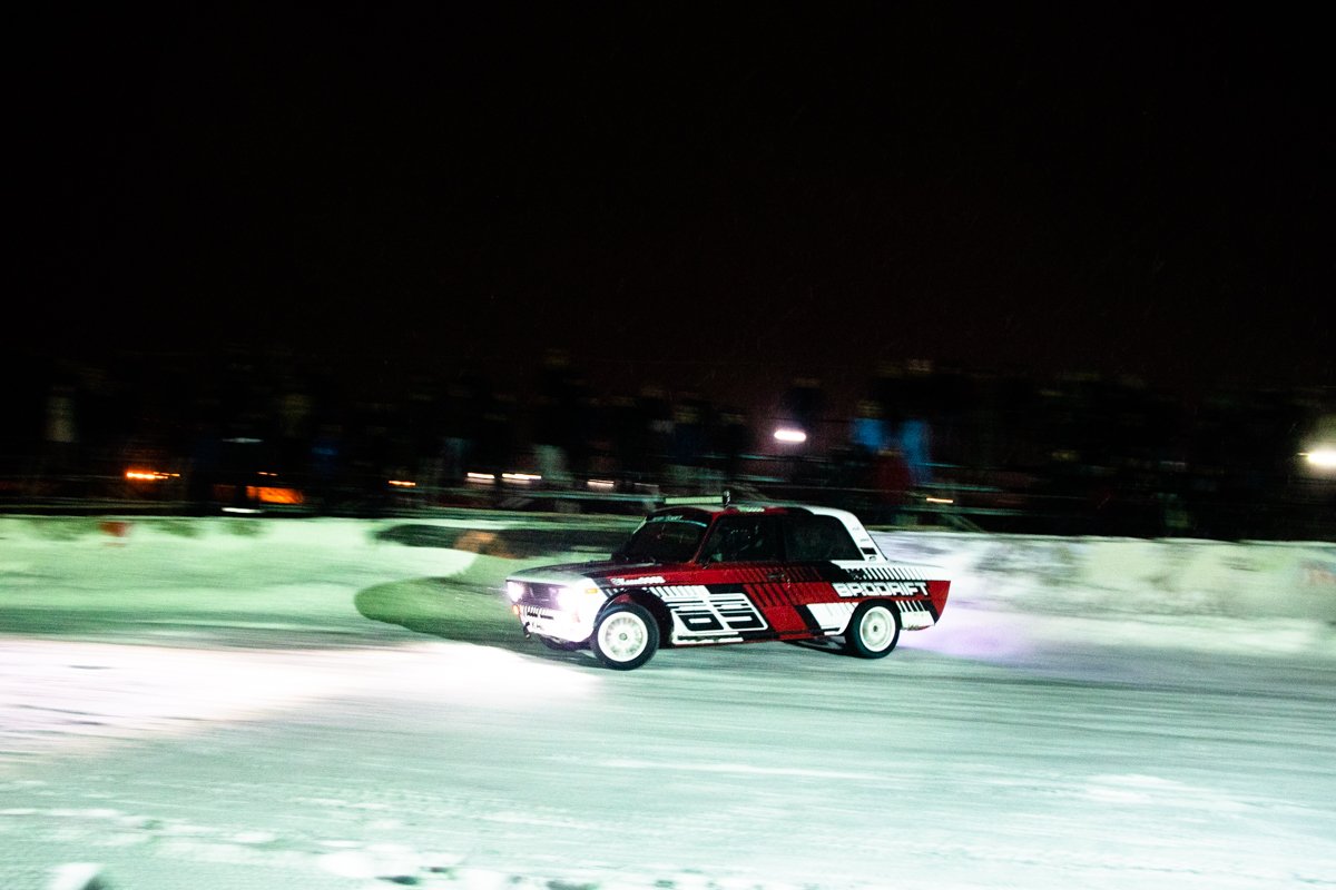 В Киеве на «Чайке» открылся сезон зимнего дрифта