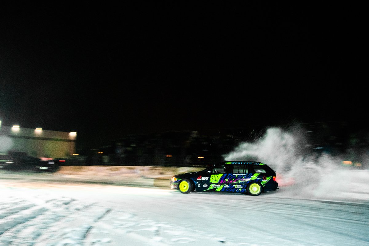 На мероприятие прибыли 52 пилота с разных уголков Украины, а автодром наполнил свои трибуны фанатами автомобильного спорта