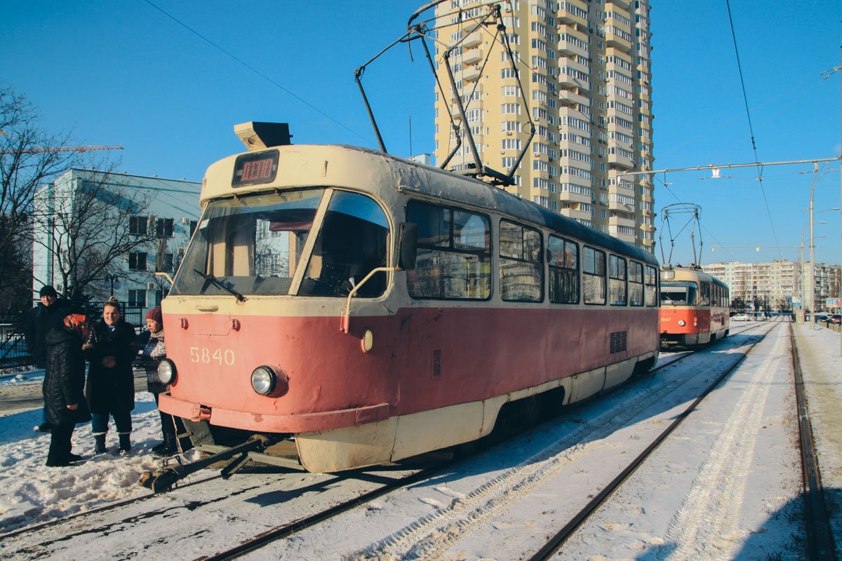 К счастью, никто не пострадал - ни участники аварии, ни пассажиры трамвая К счастью, никто не пострадал - ни участники аварии, ни пассажиры трамвая