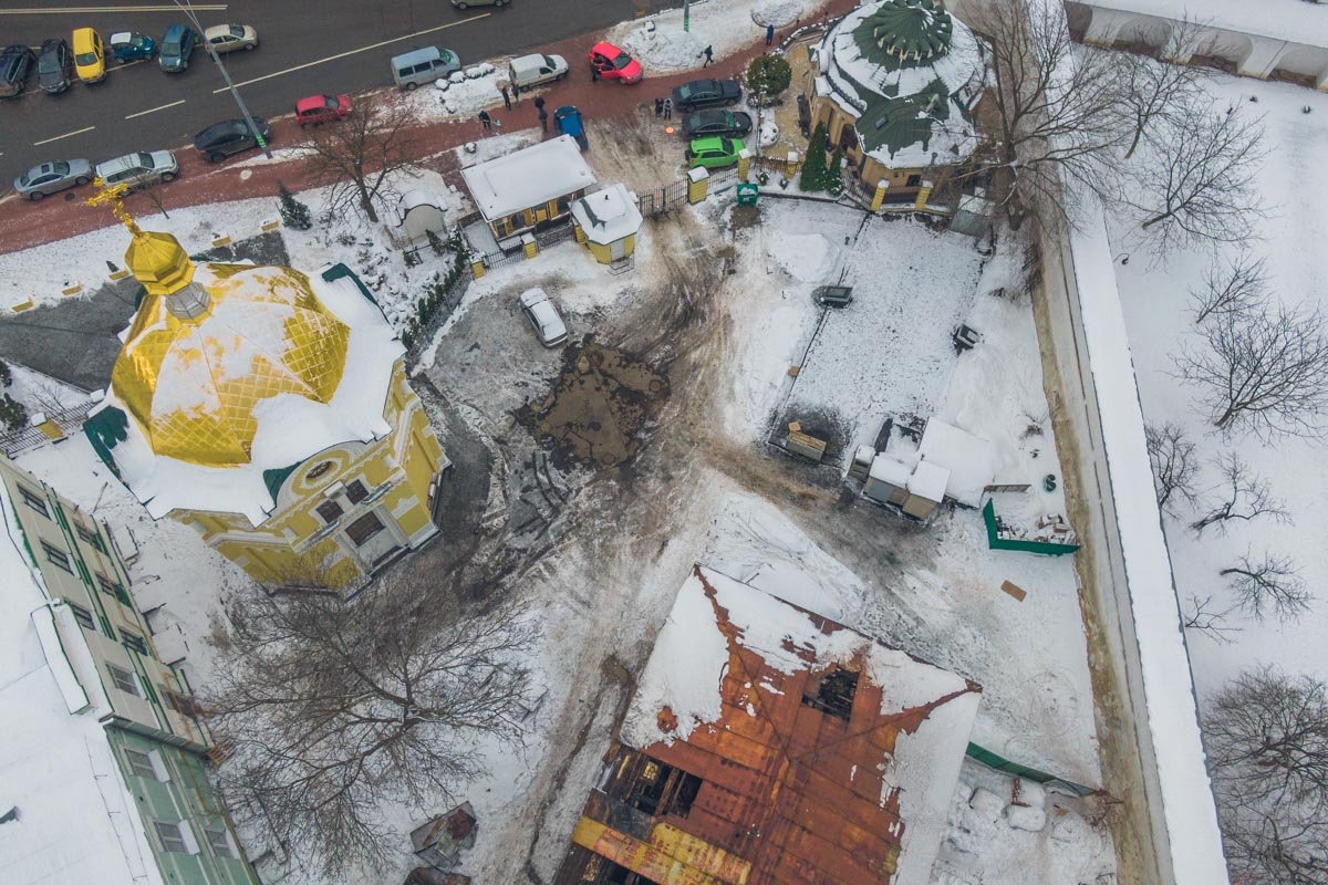 На данный момент в УПЦ МП утверждают, что горевшее здание, им не принадлежит
