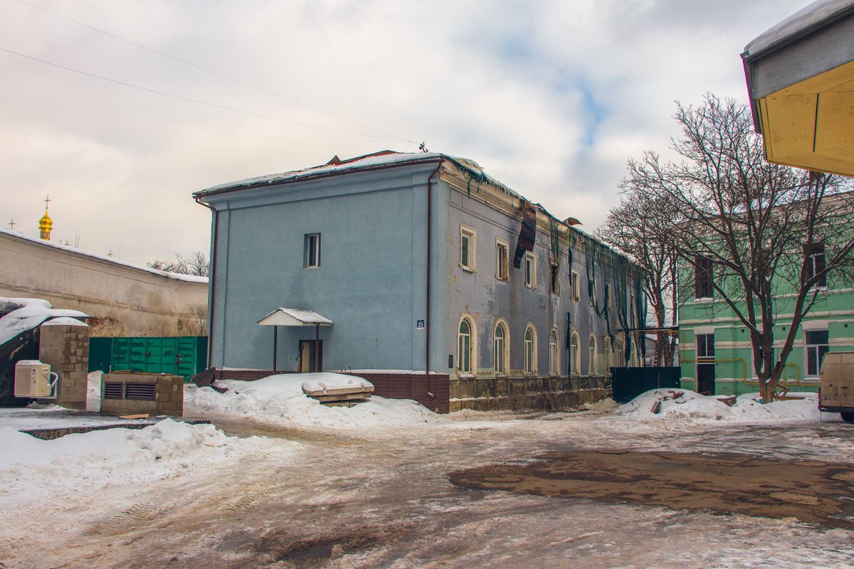 Для этого им нужно изучить решение Азарова о передаче имущества с 2013 года