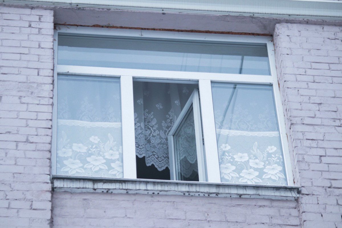 Мужчина жил один, родственники периодически навещали его