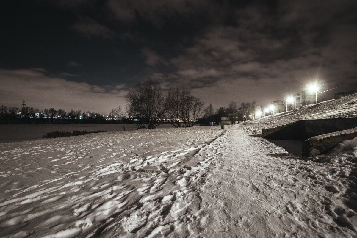 Пустынные пляжи тут только зимой, летом здесь людно