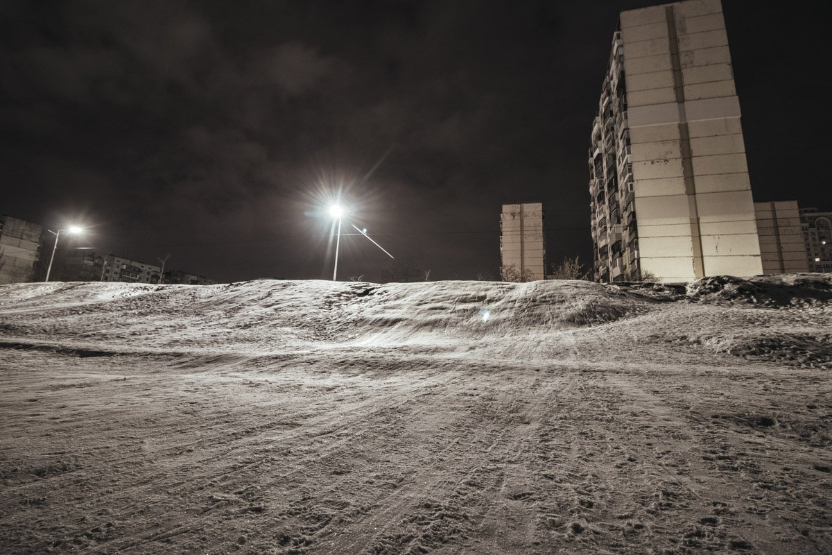 Зимой не покупаешься, зато на санках с горки покатаешься