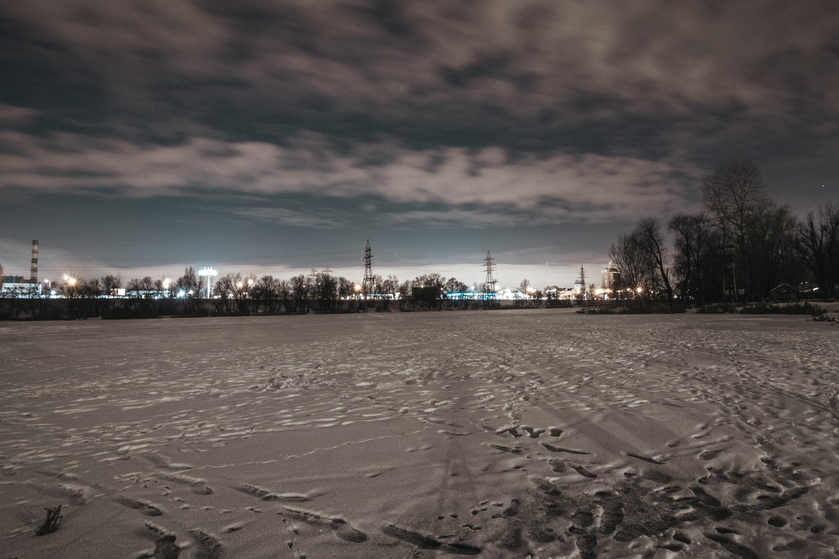 Там за озером шум машин, а тут все тихо и спокойно