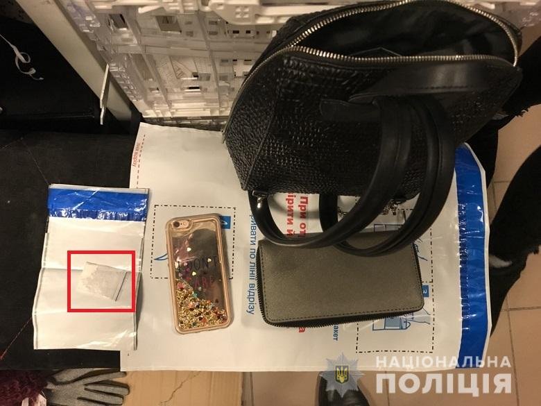  Женщина украла из магазина в ТРЦ "Проспект" одежду на сумму более 3000 гривен