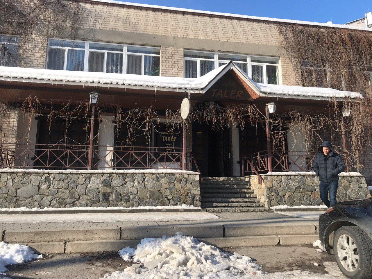 На территории Днепропетровской медакадемии без лицензии и оформления аренды работает общепит, в котором продают алкоголь 2