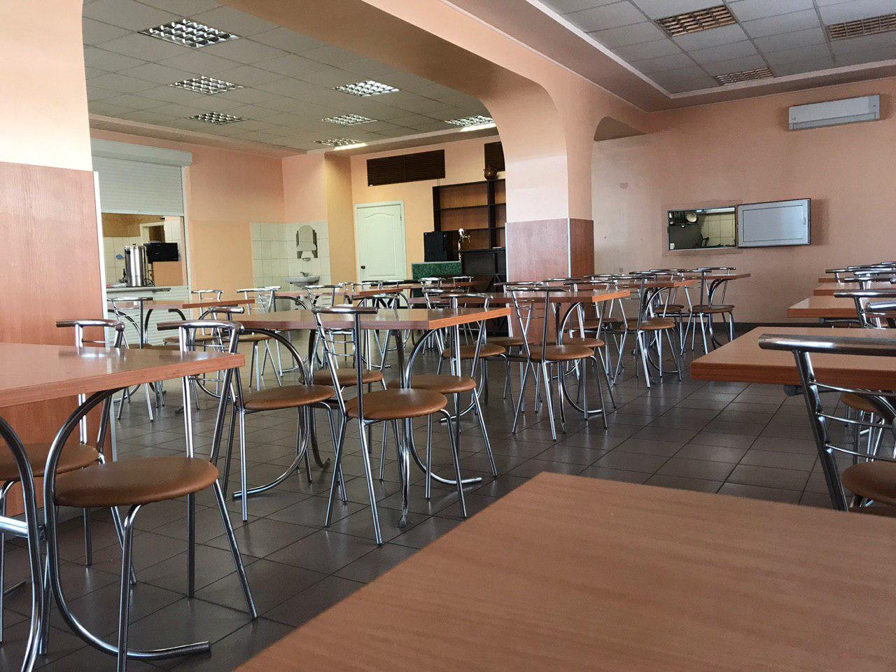 На территории Днепропетровской медакадемии без лицензии и оформления аренды работает общепит, в котором продают алкоголь 4