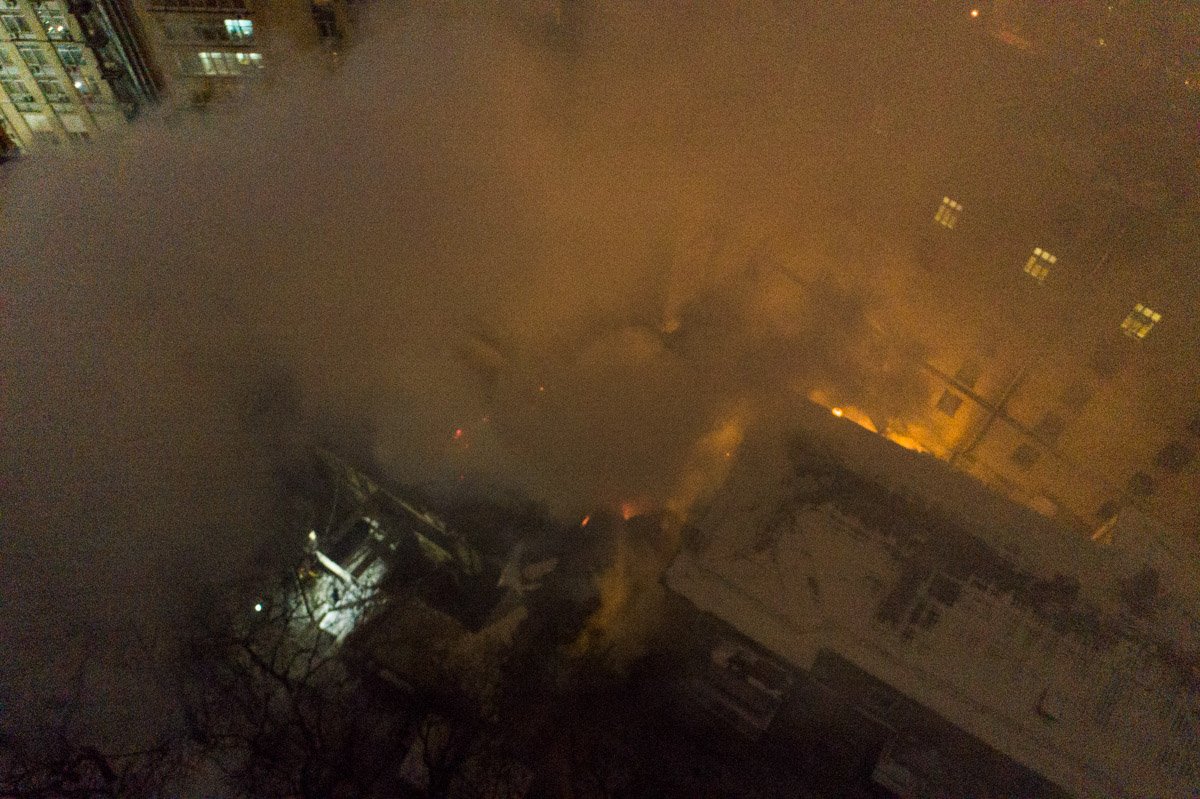 Едким дымом было окутано все вокруг