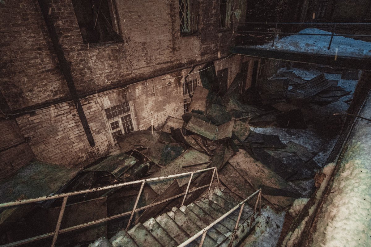 В центре Киева произошел масштабный пожар в старинном здании по адресу улица Крещатик, 1/2