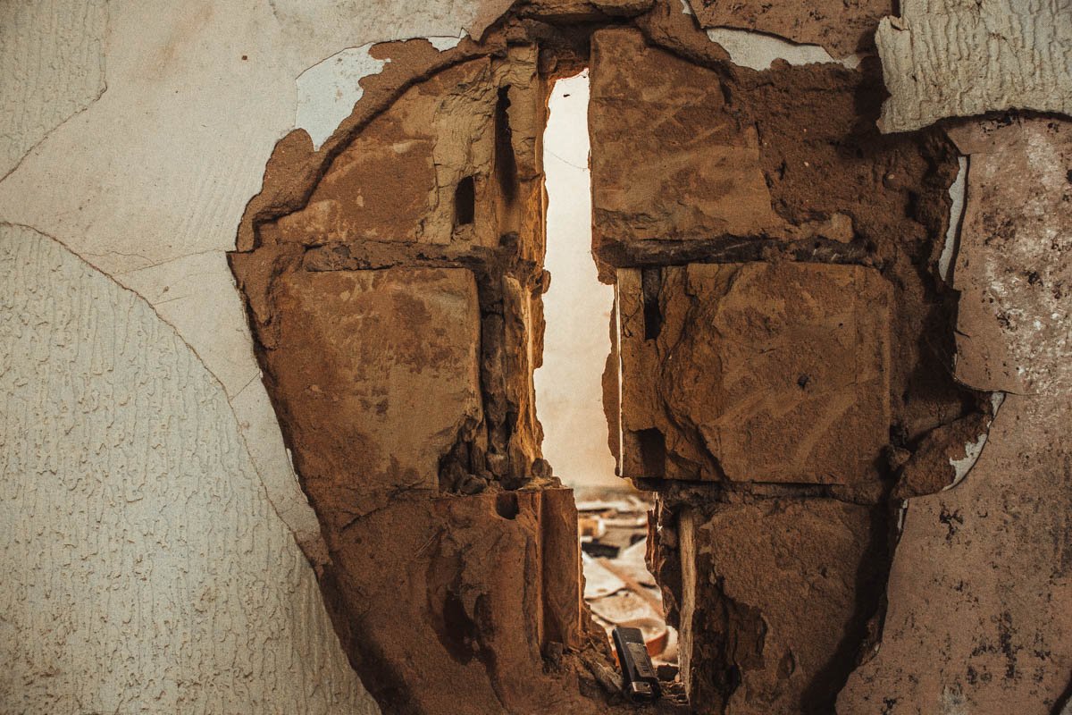 Дыры в стенах, где раньше звучал детский смех