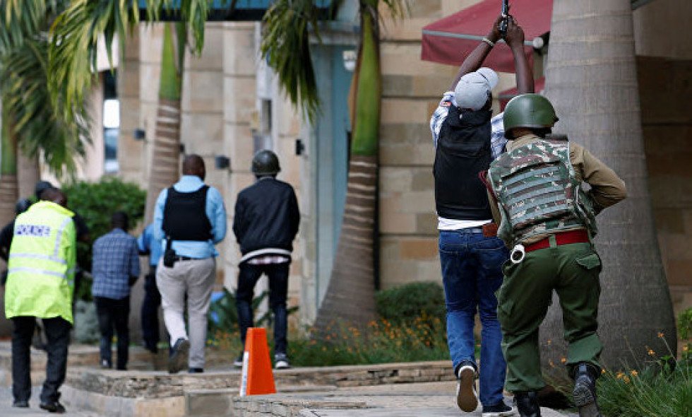 Из-за теракта в Кении погиб 21 человек Из-за теракта в Кении погиб 21 человек