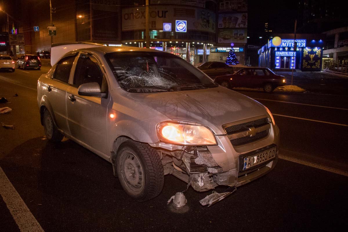 На Вадима Гетьмана Chevrolet на полном ходу снес скутер На Вадима Гетьмана Chevrolet на полном ходу снес скутер