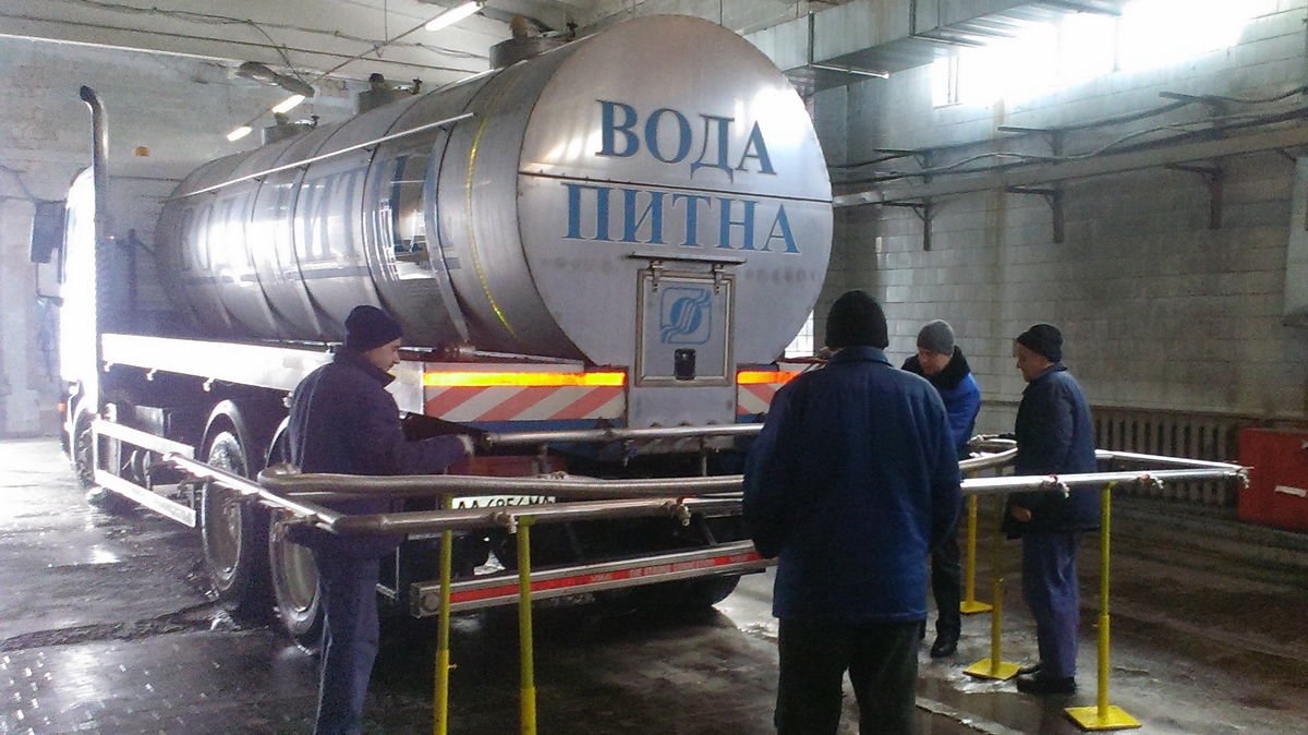 В Киеве святую воду будут разливать из автоцистерн В Киеве святую воду будут разливать из автоцистерн