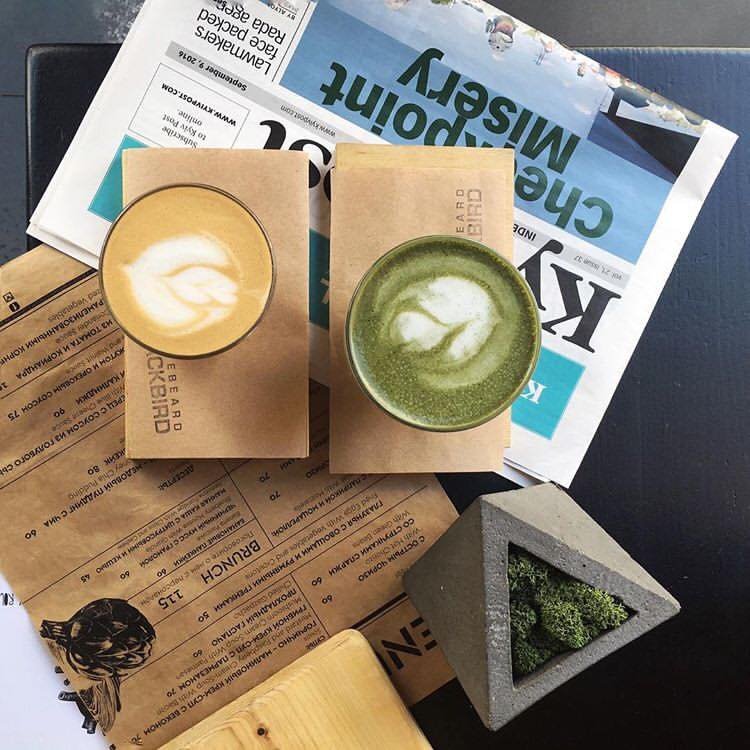 Если в жизни не хватает экспериментов и зеленых оттенков - попробуйте матча-латте. Фото: @chocochino_dasha Если в жизни не хватает экспериментов и зеленых оттенков - попробуйте матча-латте. Фото: @chocochino_dasha