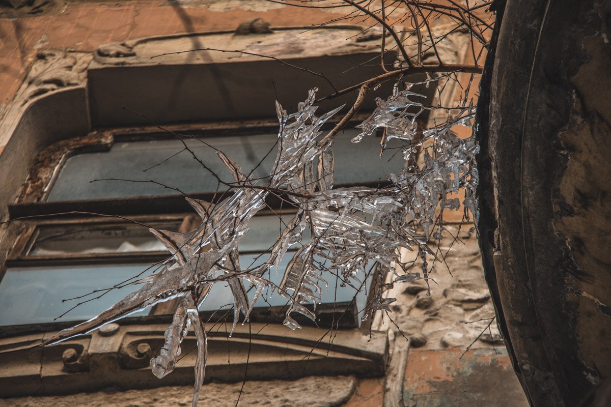 Это,наверное, слезки змеек и мальчика Это,наверное, слезки змеек и мальчика