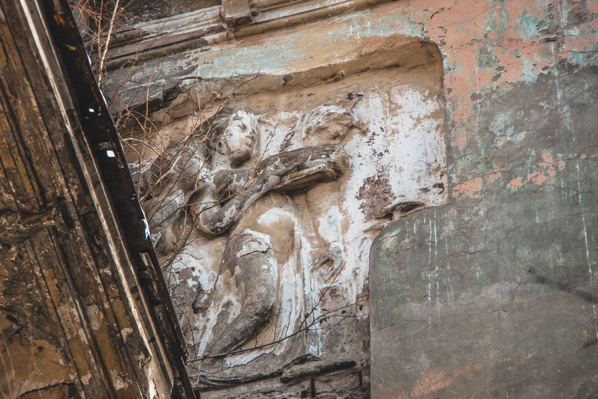 Побледнел слегка Побледнел слегка