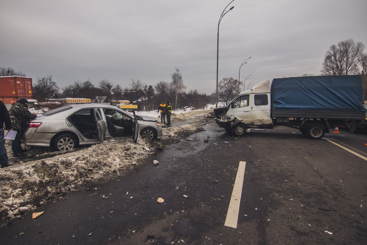 Столкнулись Toyota Camry и «Газель»