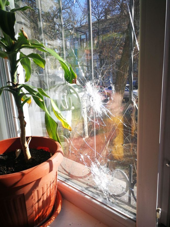 В Херсоне неизвестные прервали пресс-конференцию журналистов стрельбой и слезоточивым газом