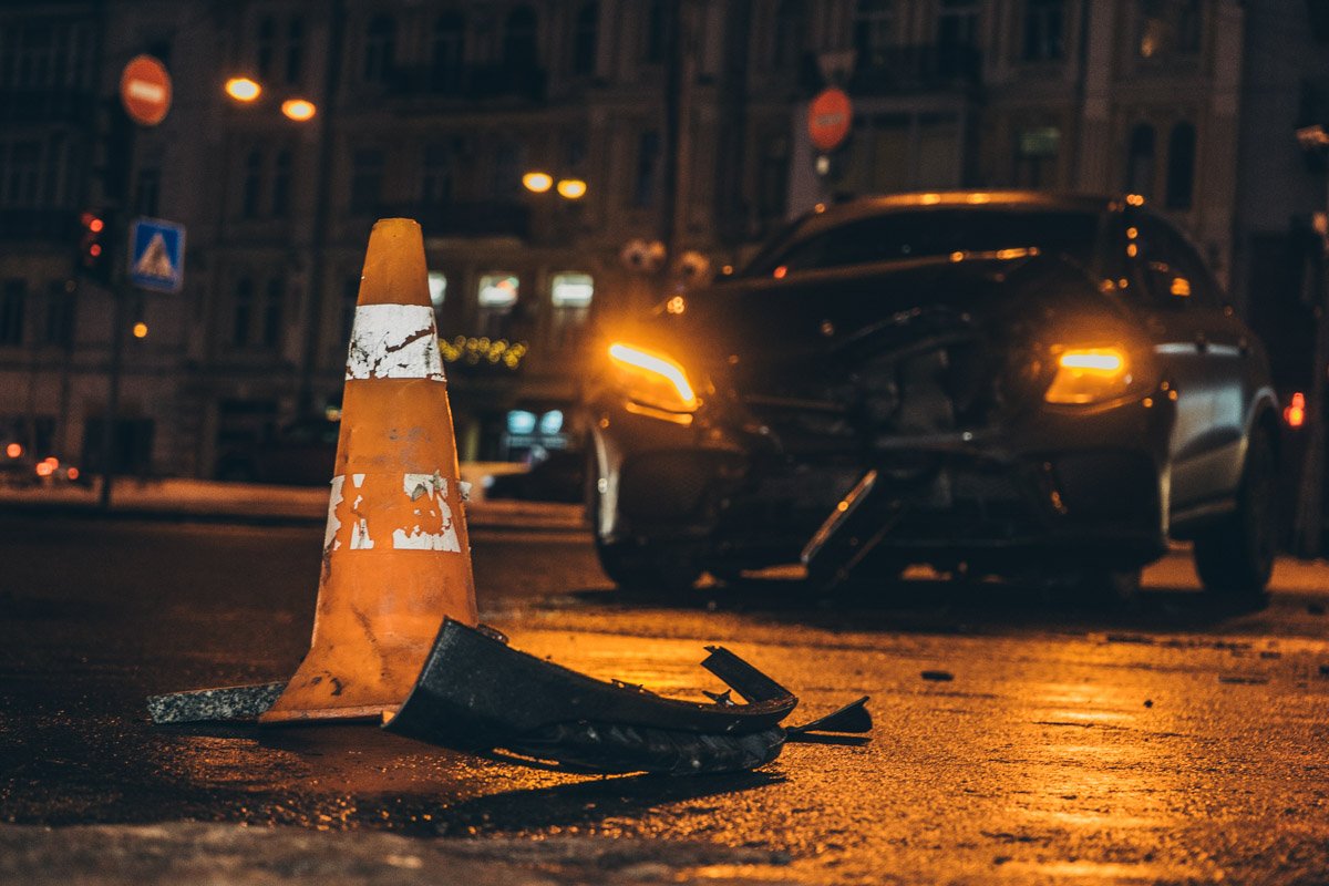 В этот момент водитель Honda пытался «проскочить» на красный по направлению в сторону бульвара Леси Украинки В этот момент водитель Honda пытался «проскочить» на красный по направлению в сторону бульвара Леси Украинки