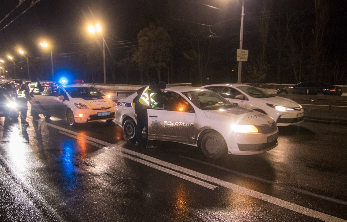 Предполагаемый водитель отказался от проверки на драгере на месте, его увезли в медучреждение для проведения экспертизы Предполагаемый водитель отказался от проверки на драгере на месте, его увезли в медучреждение для проведения экспертизы