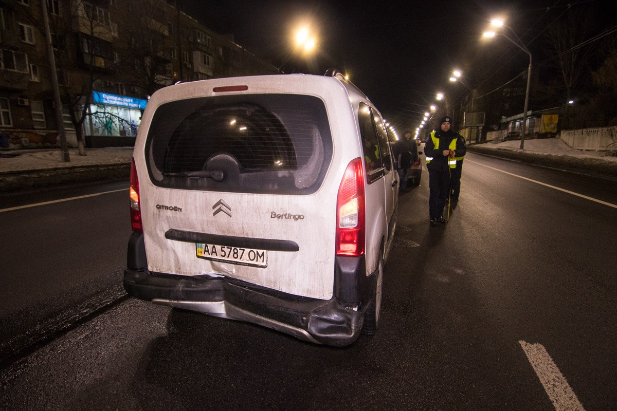 В субботу, 19 января, в Шевченковском районе Киева произошло тройное ДТП