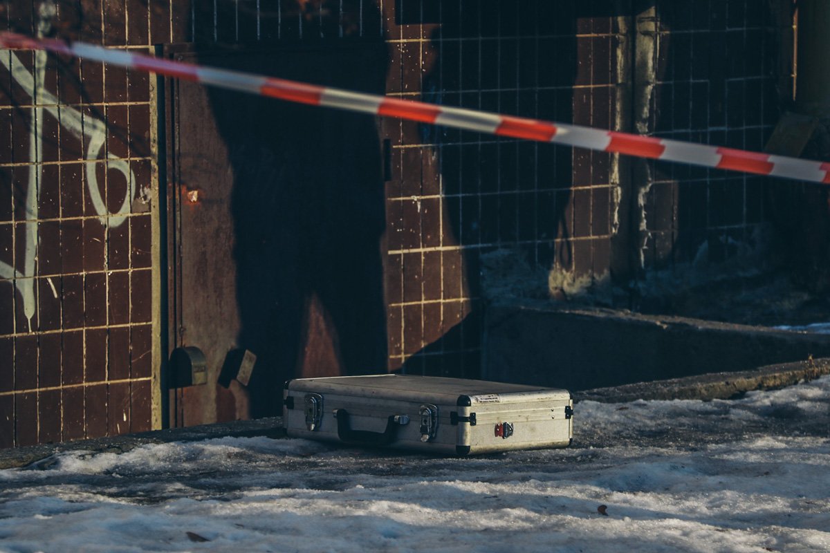 Вероятно тело мужчины перенесли и оставили под подвалом дома Вероятно тело мужчины перенесли и оставили под подвалом дома