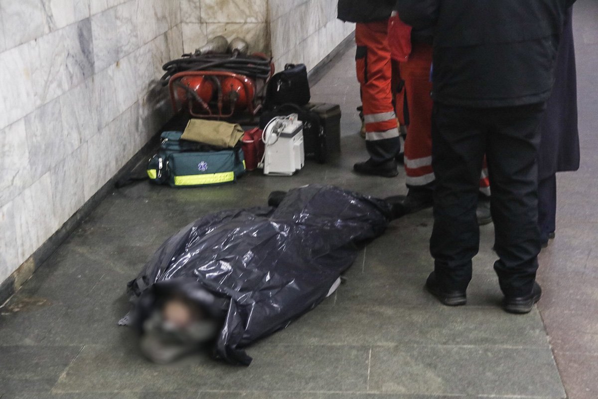 Врачи боролись за жизнь потерпевшего около 30 минут, но все их старания оказались напрасны Врачи боролись за жизнь потерпевшего около 30 минут, но все их старания оказались напрасны