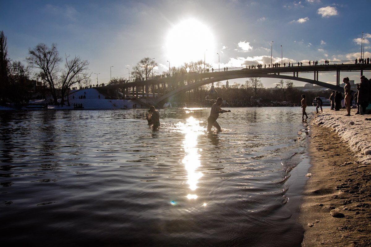 Можно смотреть вечно, как другие ныряют в ледяную воду