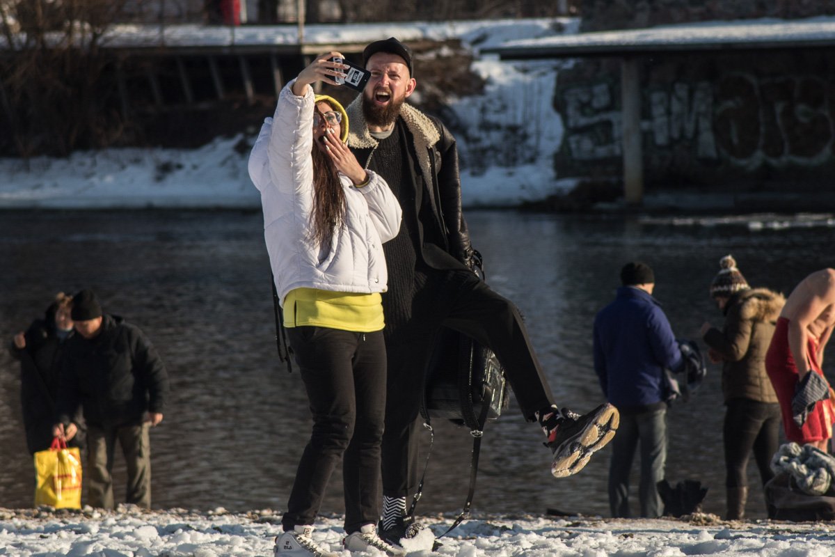 Хотя, для того чтобы сделать селфи, не всегда нужно раздеваться
