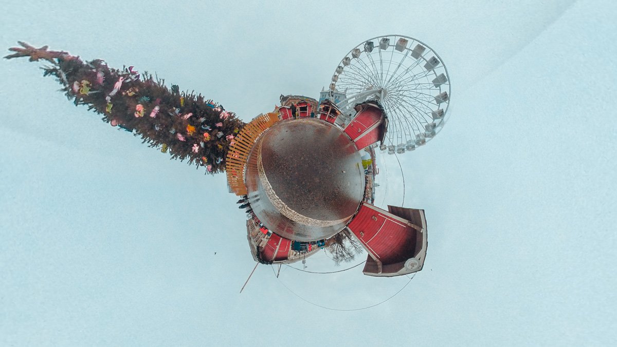 У вас есть буквально последняя возможность поглядеть на рождественский городок на Подоле