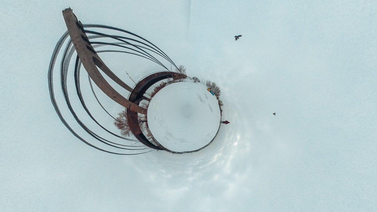 Угадаете, что это за место? Ладно, не старайтесь, это Московский мост