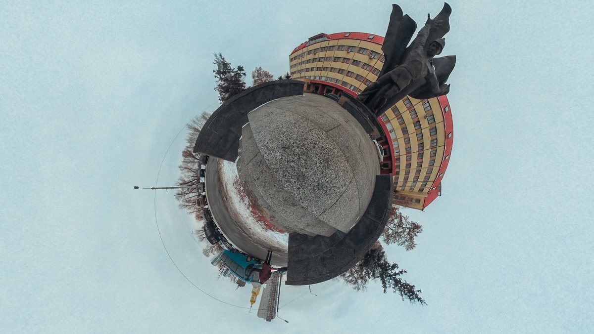 Я не люблю военных - красивых, здоровенных, я люблю пожарных - красивых и поджарых