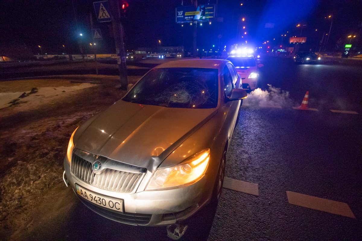 В субботу, 19 января, в Киеве напротив ТРЦ Lavina Mall произошло ДТП с пострадавшим