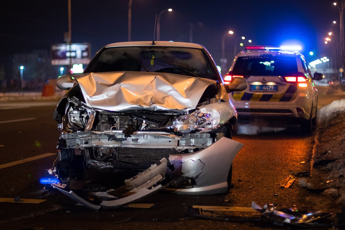 Renault Symbol снес с дороги Mitsubishi Lancer с ребенком в салоне