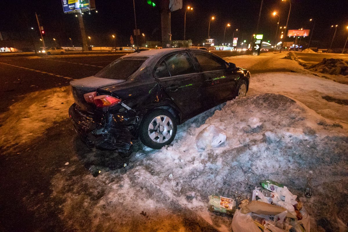 В результате аварии пострадали пассажиры "японца": жена водителя и его 11-летний ребенок