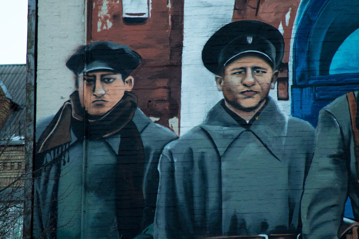 Автором рисунка стал художник граффити из арт-группы Kailas-V Андрей Пальваль