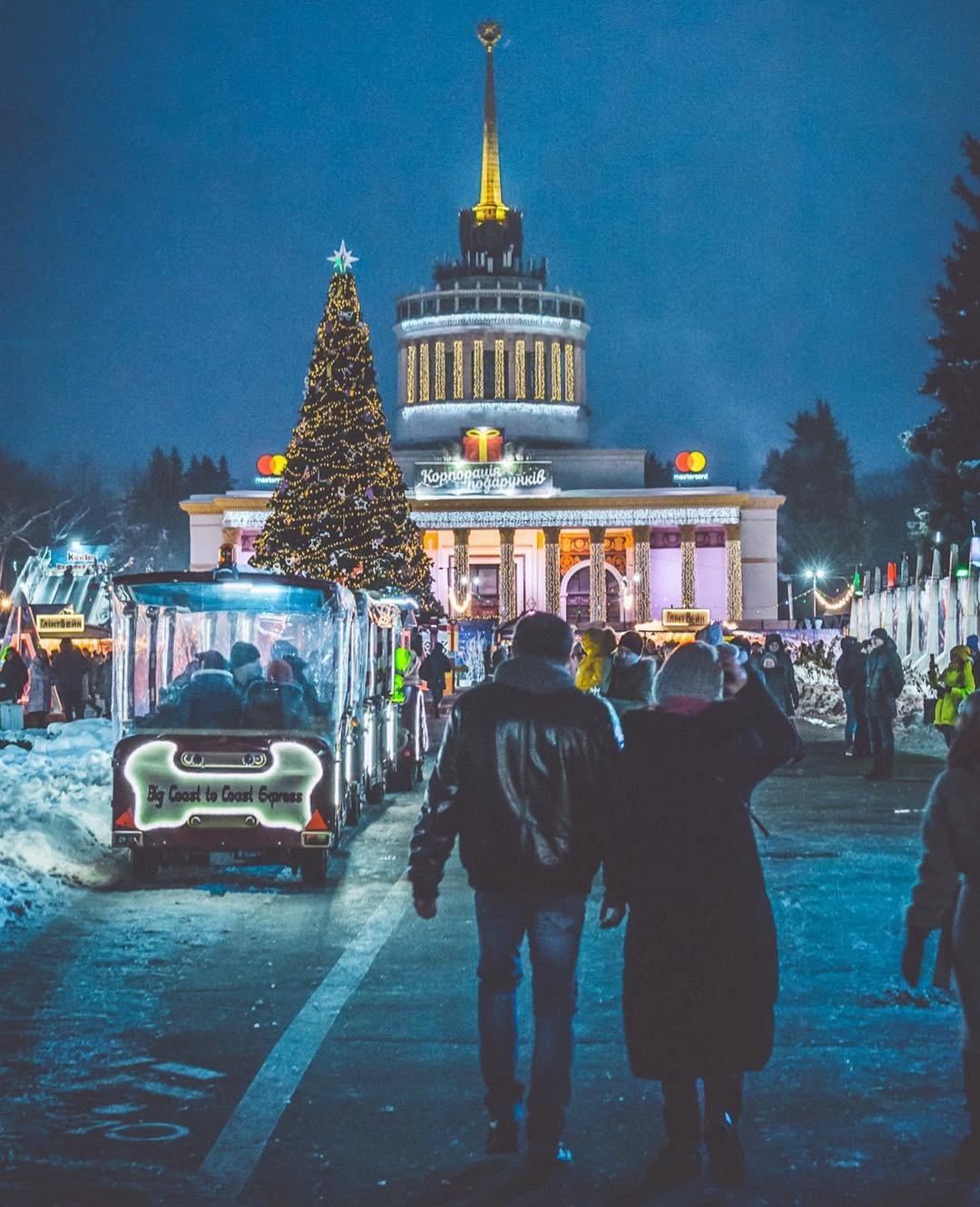 Кстати, вы еще можете окунуться в атмосферу праздника на ВДНГ. Фото: @visual.theory